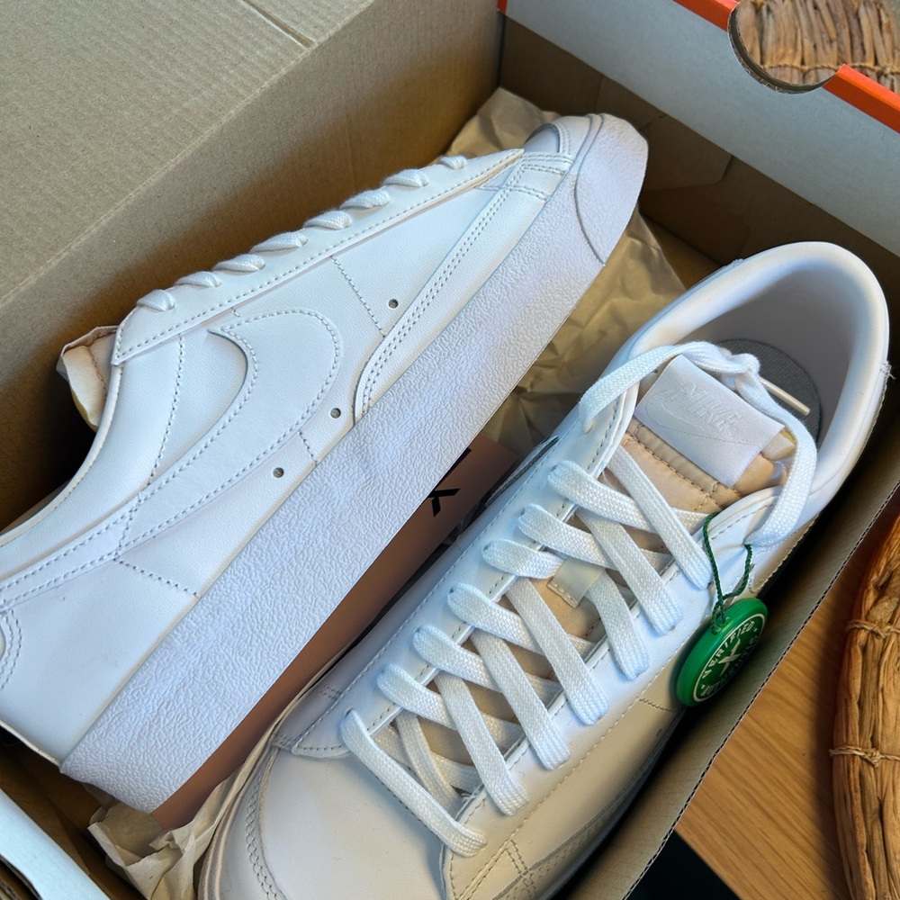 Nike Blazer new in box Men 10.5/Women 12